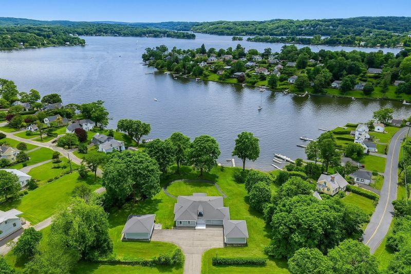 Best Siding Replacement pros in Brookfield, CT